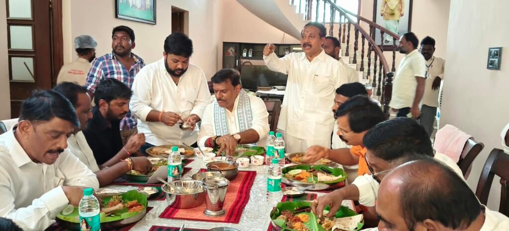 కిరణ్ గౌడ్ ఇంట విందు భోజనం