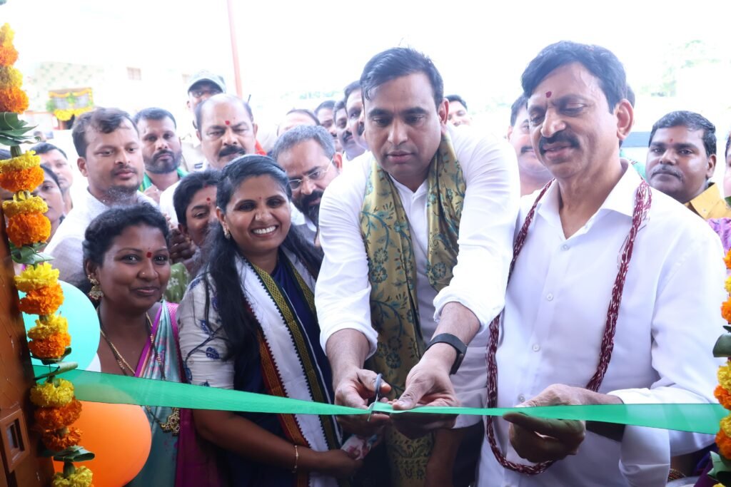 జనగామ వీవర్స్ కాలనీలో అంగరంగ వైభవంగా ఇందిరమ్మ ఇళ్ల గృహప్రవేశాలు