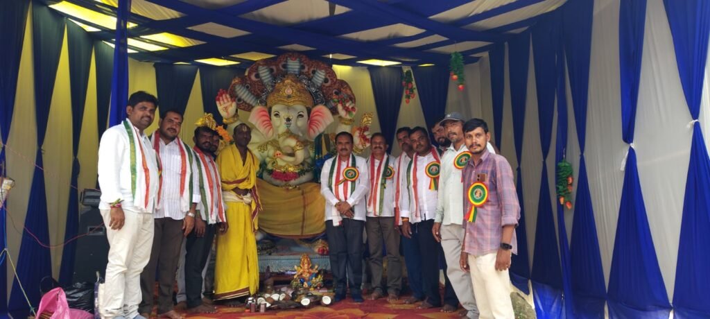 రామచంద్రాపురం గ్రామంలో భీముడు యువ సేన ఆధ్వర్యంలో ఘనంగా మహా అన్నదాన కార్యక్రమం.      ముఖ్యఅతిథిగా హాజరైన మండల పార్టీ అధ్యక్షుడు భూక్య మంజు నాయక్. 