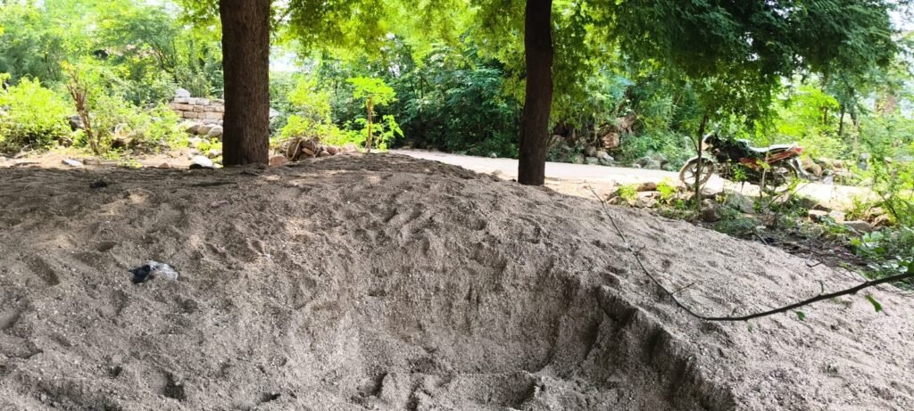 ఇసుక క్వారీలపై మైనింగ్ అధికారుల తనిఖీలు