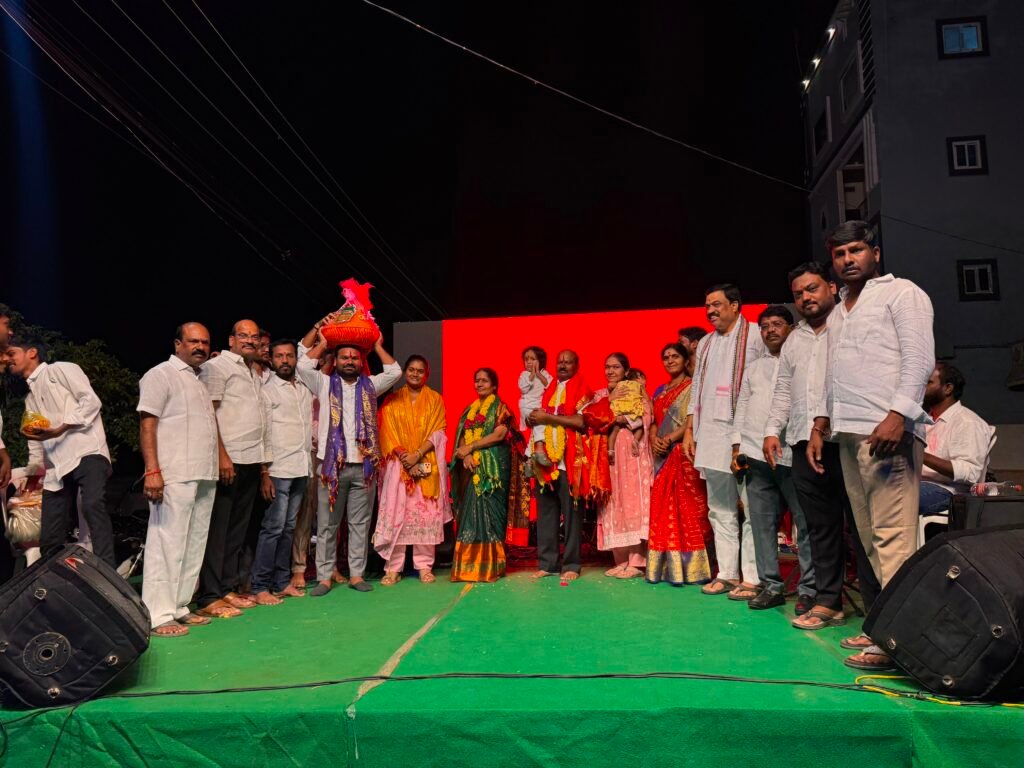 ఘనపురంలో ఘనంగా విఘ్నేశ్వరుడి నిమజ్జన పూజలు…..రూ.99 వేలతో గణేశ్ లడ్డూను దక్కించుకున్న వేముల కేశవనాదం గౌడ్