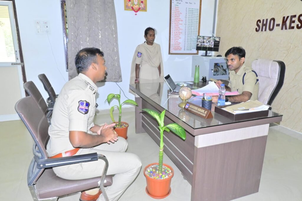 ప్రజల భద్రతే పోలీసుల తొలి బాధ్యత