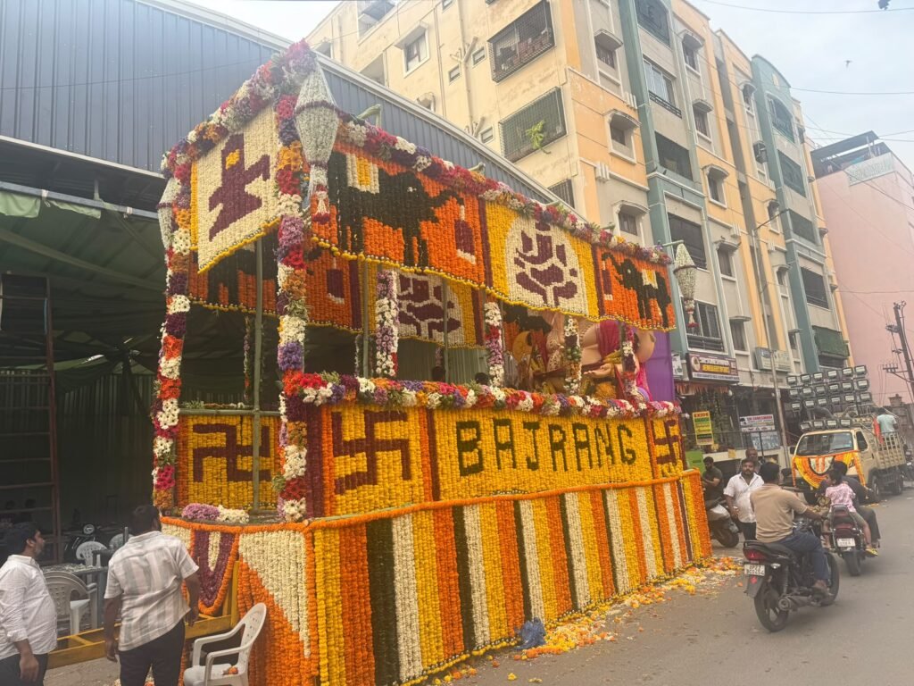 కూకట్‌పల్లిలో అంగరంగ వైభవంగా బజరంగ్ వినాయక శోభాయాత్ర