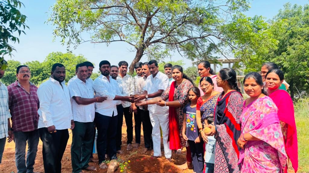 నందన్ హిల్స్ పార్కులో జమ్మి చెట్టు నాటిన కాంగ్రెస్ నాయకులు…..కాలనీ అభివృద్ధికి శుభారంభంగా జమ్మి వృక్షారోపణ
