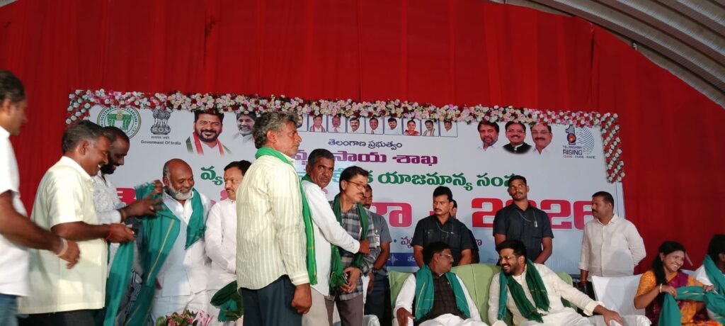 మెదక్ జిల్లా ఇన్చార్జి  మంత్రి వివేక్ వెంకటస్వామి గారిని వెంకటేశ్వర గార్డెన్ లో తెలంగాణ రైతు రక్షణ సమితి జిల్లా అధ్యక్షుడు అక్క మొల్ల.మైసయ్య యాదవ్.ఘనంగా మంత్రిని సన్మానించడం జరిగింది.