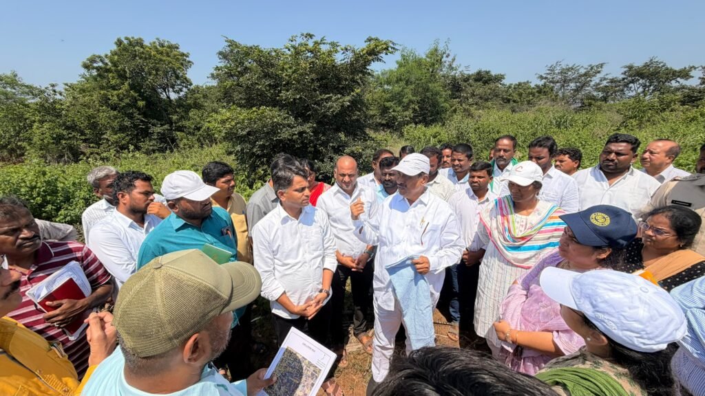 ఫుడ్ మార్కెట్ ఏర్పాటుకు స్థల పరిశీలన చేసిన పరకాల శాసనసభ్యులు