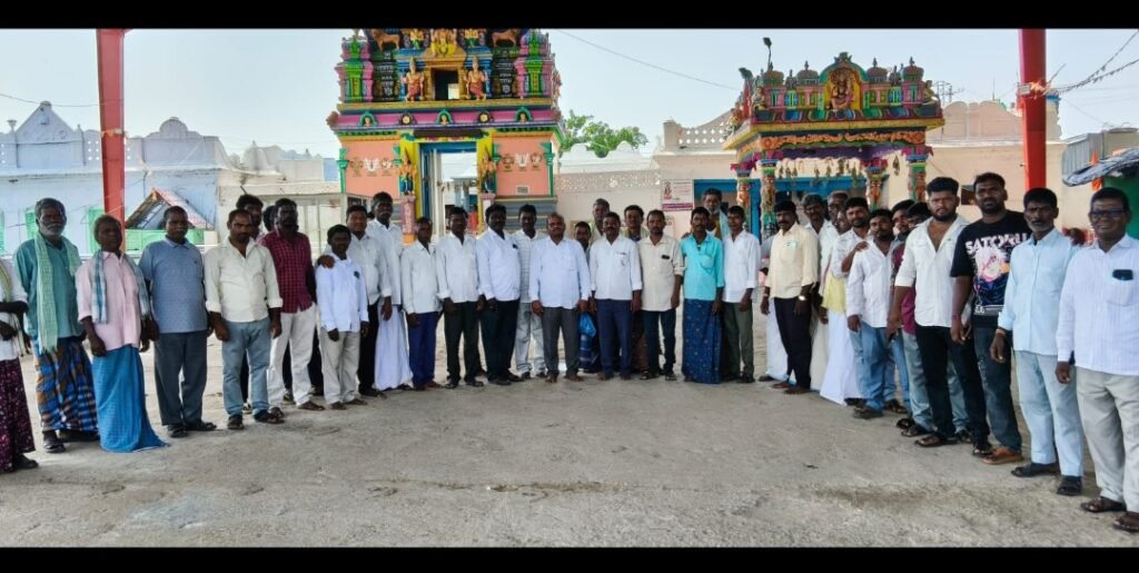 బీరం లక్ష్మారెడ్డి దశదినకర్మ   కార్యక్రమంలో పాల్గొన్న   కొప్పునూరుగ్రామ బి ఆర్ ఎస్ కార్యకర్తలు