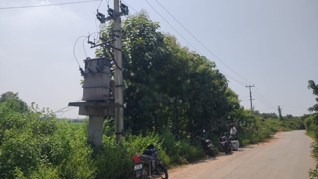 ట్రాన్స్‌ఫార్మర్‌ తరచూ ఫీజు.. పంటలు ఎండిపోయే ప్రమాదం