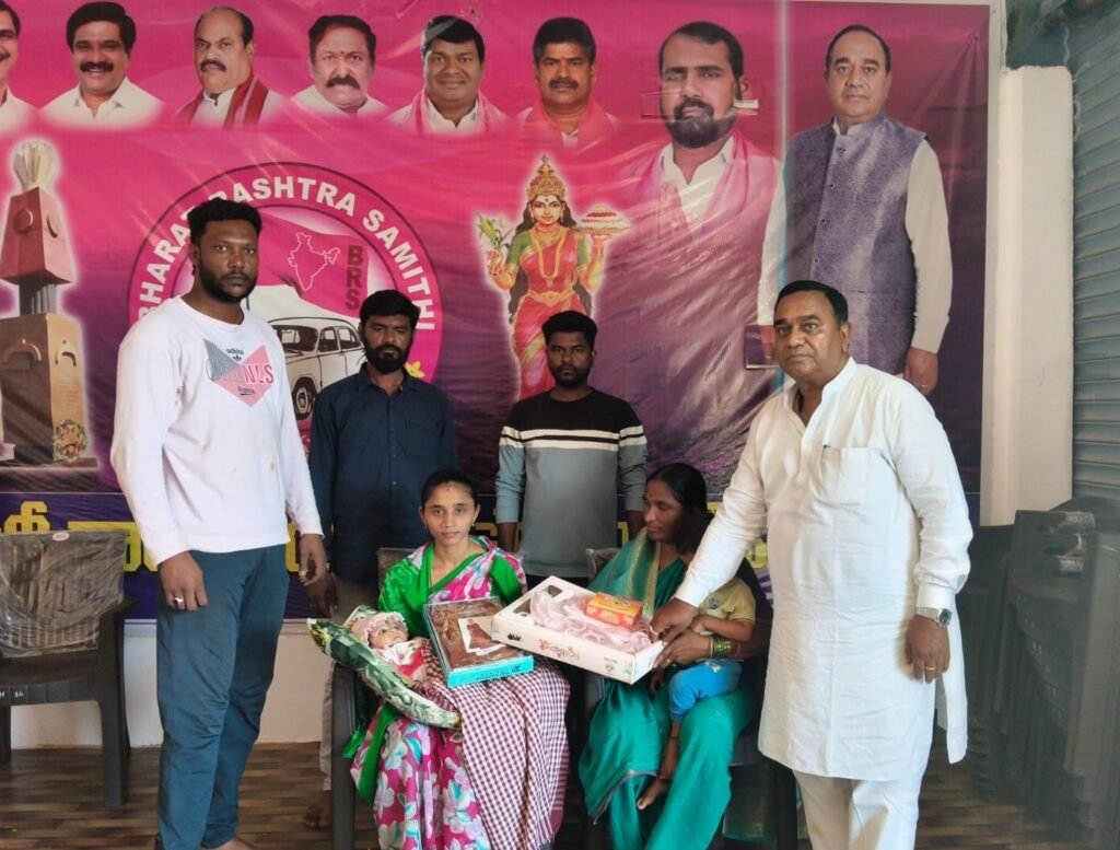 పోతంగల్లో హకీమ్ తాతయ్య కానుక పేరుతో ఆర్థిక సహాయం అందజేత.