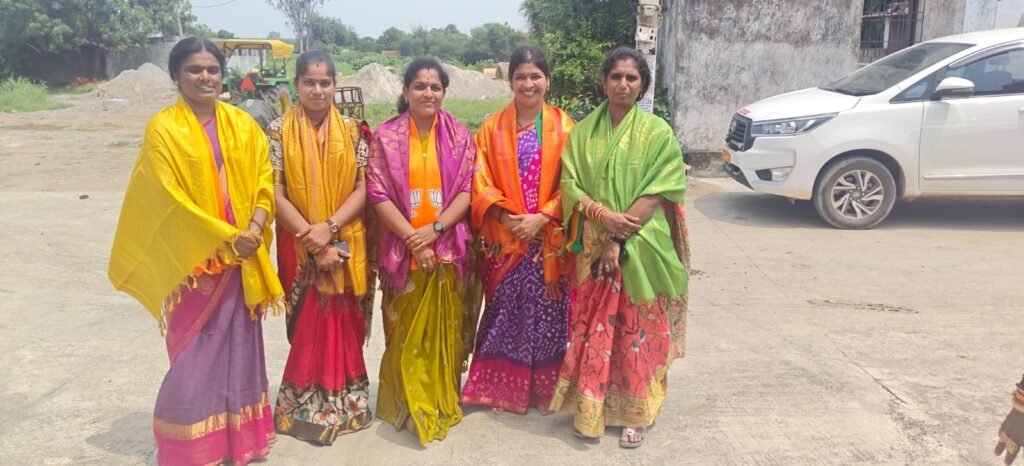 బీజేపీ మహిళా మోర్చా నూతన కమిటీ సభ్యులకు సన్మానం