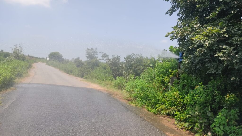 పైప్‌లైన్ లీకేజీతో నీటి వృథా.. వాహనదారులకు అవస్థలు