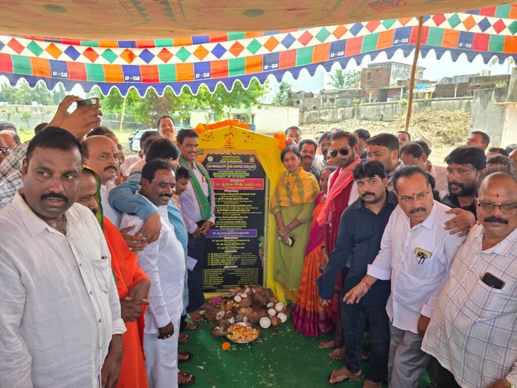 రైతు బజారుకు శంకు స్థాపన చేసిన ఎమ్మెల్యే గౌతు శిరీష