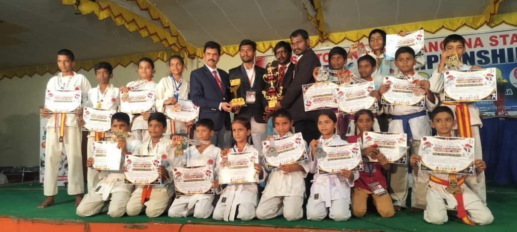 నల్గొండలో సత్తా చాటిన చండూరు కరాటే పిల్లలు