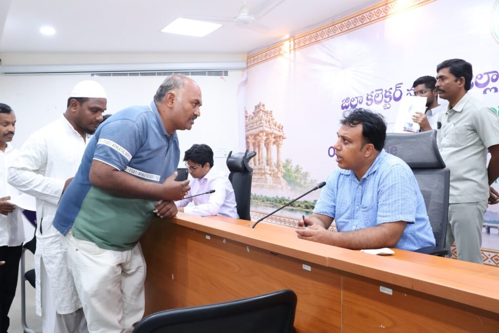 ప్ర‌జావాణి అర్జీలపై ప్రత్యేక దృష్టి సారించాలి
