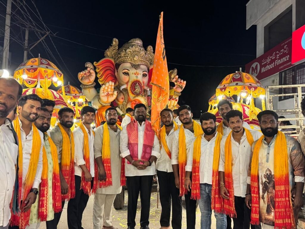 వినాయక మండపాల్లో జి.రవి ముదిరాజ్ ప్రత్యేక పూజలు