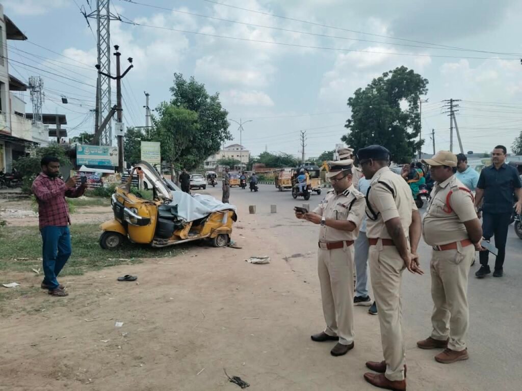 సీసీసీ నస్పూర్ జాతీయ రహదారిపై రోడ్డు ప్రమాద స్థలాన్ని పరిశీలించిన సీపీ అంబర్ కిషోర్ ఝా