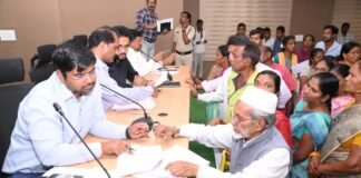 ప్రజావాణి దరఖాస్తులను క్షేత్రస్థాయిలో పరిశీలించి త్వరగా పరిష్కరించాలి