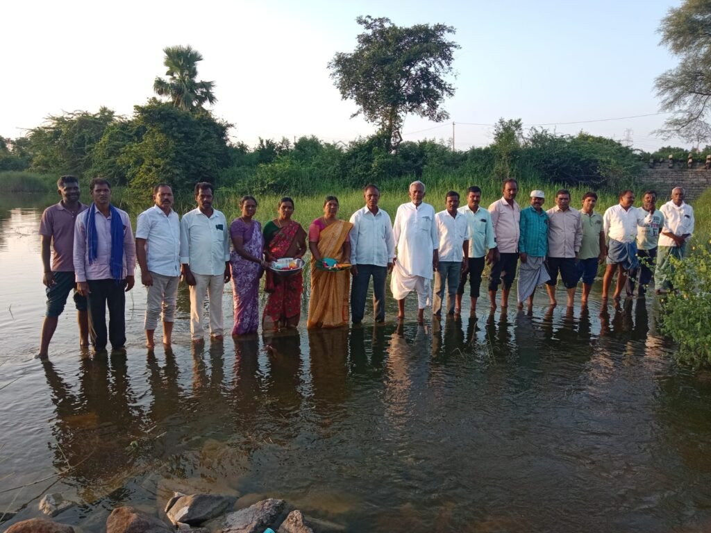 తోర్నాల మోయ తుమ్మెద వాగులో గంగమ్మ తల్లికి పూజలు చేసిన కాంగ్రెస్ నాయకులు