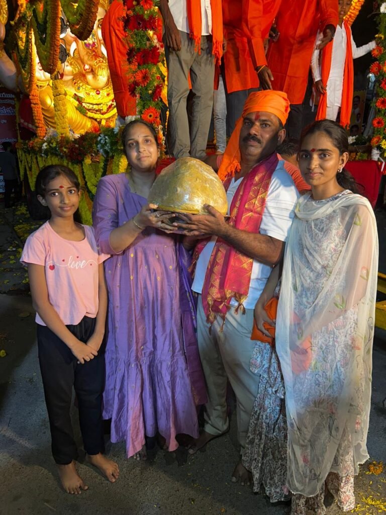 వినాయకుడి లడ్డూకు రూ.2.52 లక్షలు
