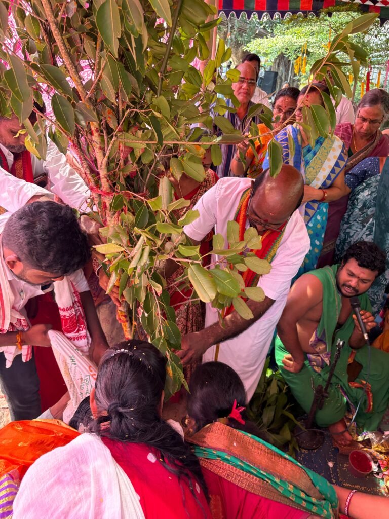 బైపల్లి గ్రామంలో దుర్గా పూజ కోసం శుభ కార్యక్రమం జరిగింది