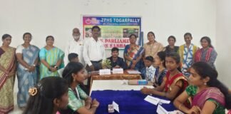 తొగరుపల్లి జడ్పిహెచ్ఎస్ స్కూల్లో నమూనా పార్లమెంట్