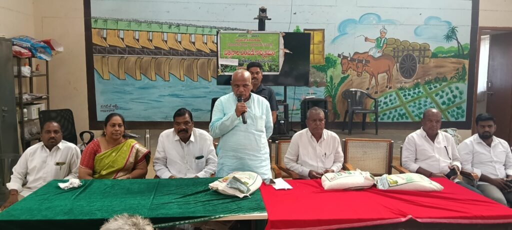 కుసుమ విత్తనాల పంపిణీ