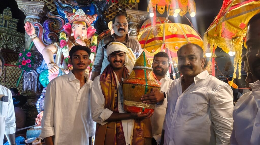 కండ్లకోయలో వినాయకుడి లడ్డూ రూ.1.25 లక్షలకు వేలం