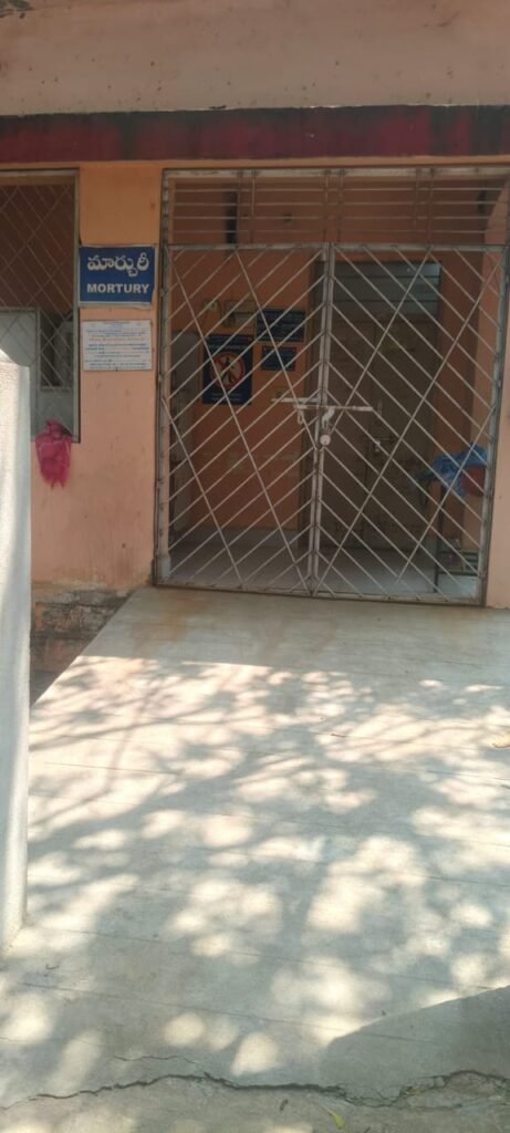 పోస్టుమార్టం కోసం గంటల తరబడి నిరీక్షణ