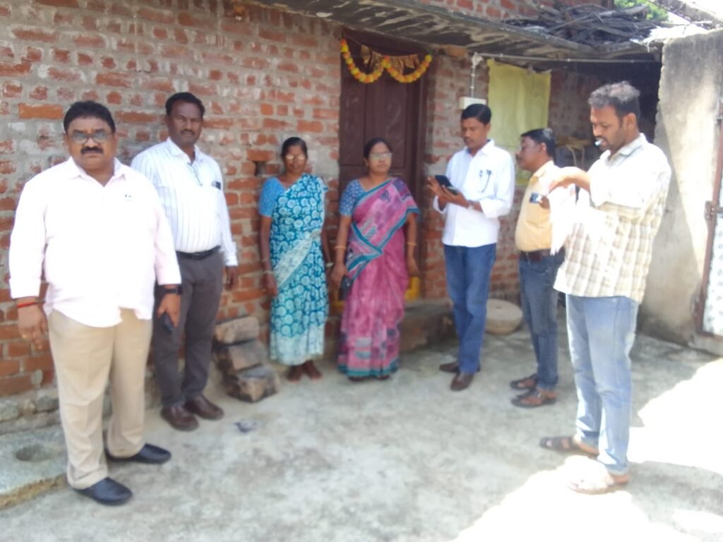 క్షేత్ర స్థాయిలో పనులను పరిశీలించిన ప్రత్యేక అధికారి ప్రకాష్