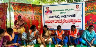 జనగామ మున్సిపాలిటీలో సహపంక్తి భోజనం – సిబ్బందితో కలిసి భోజనం చేసిన చైర్ పర్సన్