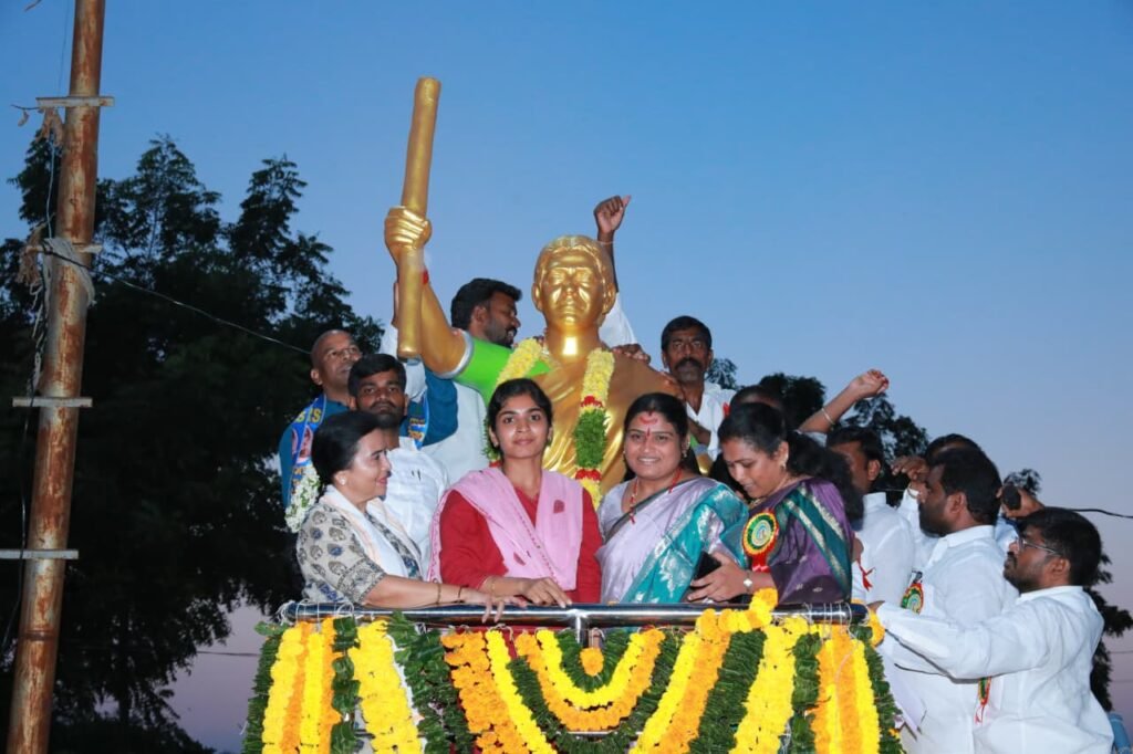 గంట్లకుంట లో ఘనంగా వీరనారి చాకలి ఐలమ్మ  విగ్రహావిష్కరణ