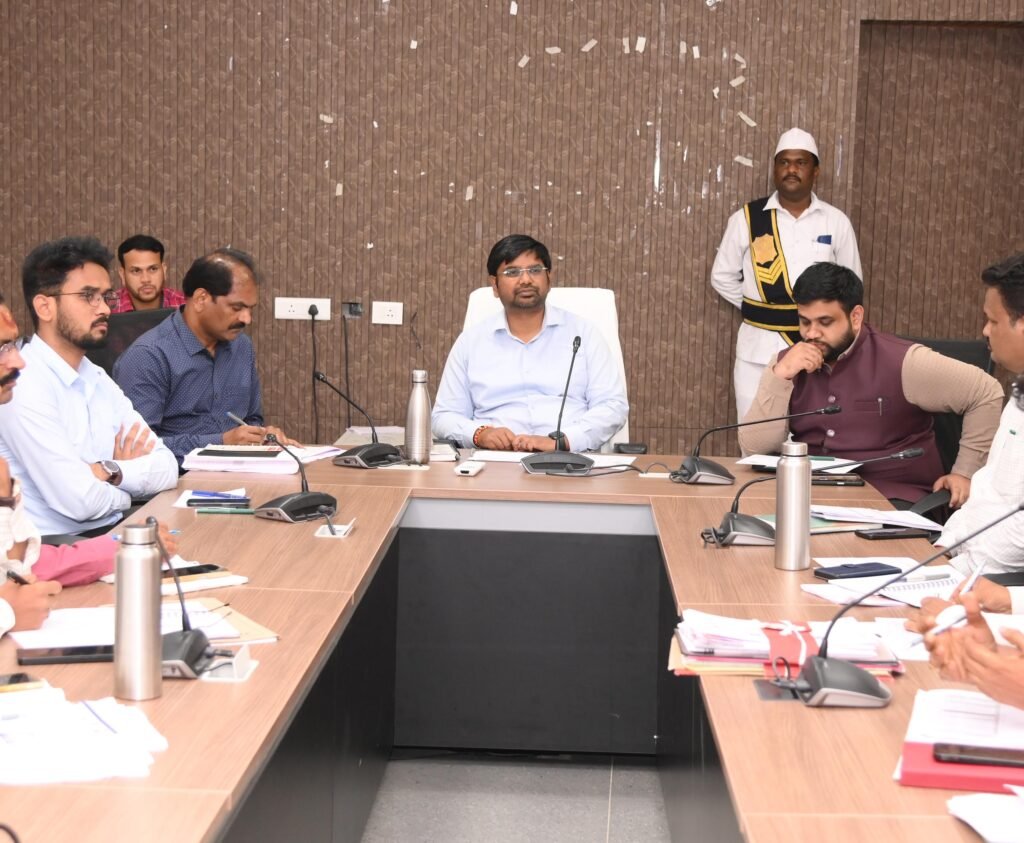 ప్రభుత్వ పథకాలను అధికారులు సమర్ధవంతంగా అమలు చేయాలి