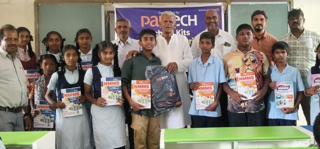 స్టడీ మెటీరియల్ పుస్తకాల పంపిణి