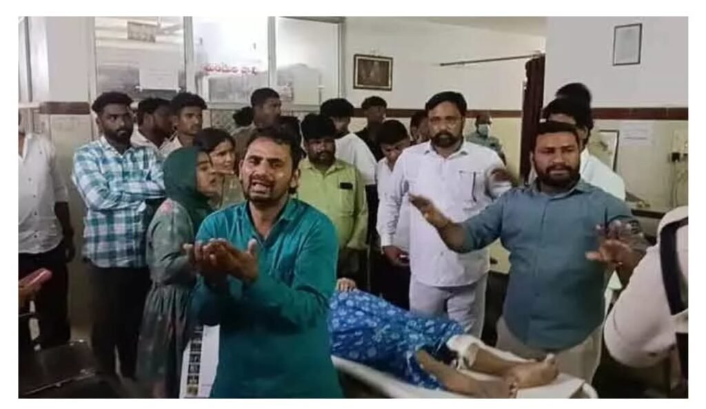 కోదాడలో ఘోరం: చికిత్సకు వచ్చిన మహిళపై డాక్టర్ దాడి