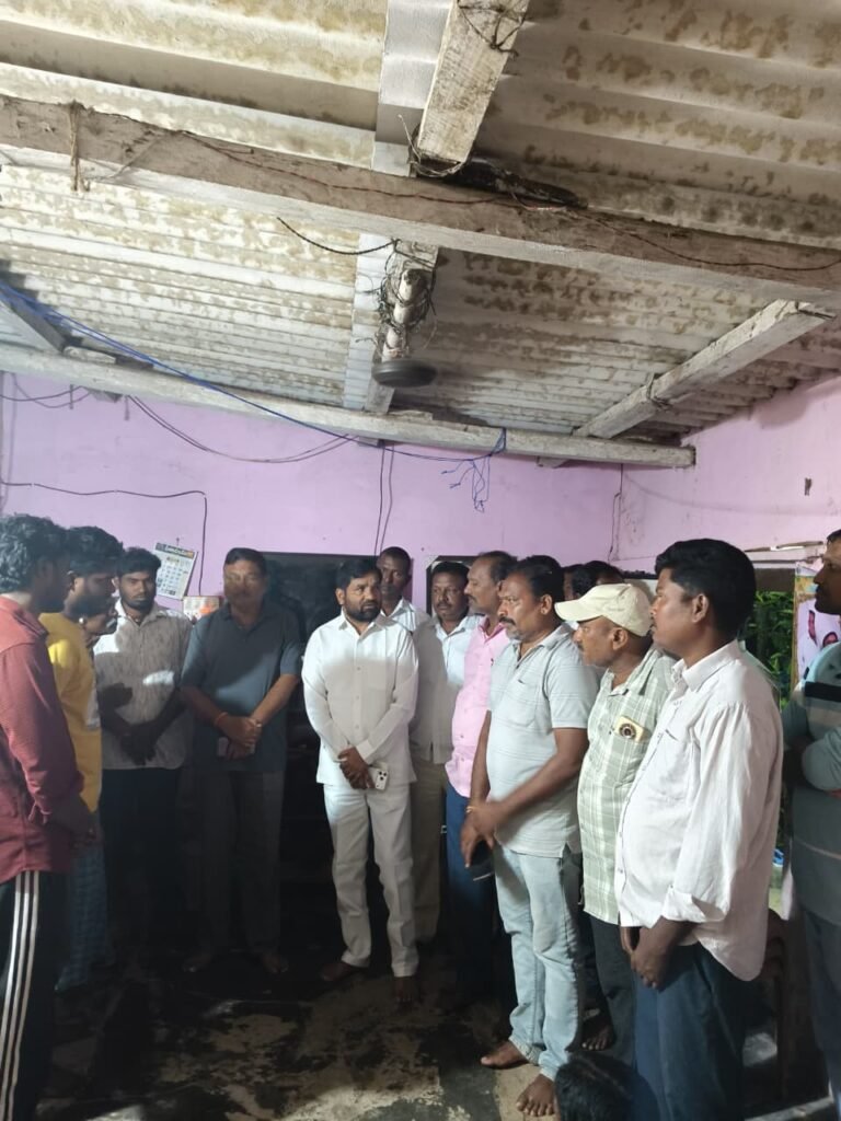 తెలంగాణ ఉద్యమకారుడు రెడ్డి పోశం గారు కుటుంబనీ పరామర్శించిన మాజీ ఎమ్మెల్యే చిన్నయ్య గారు