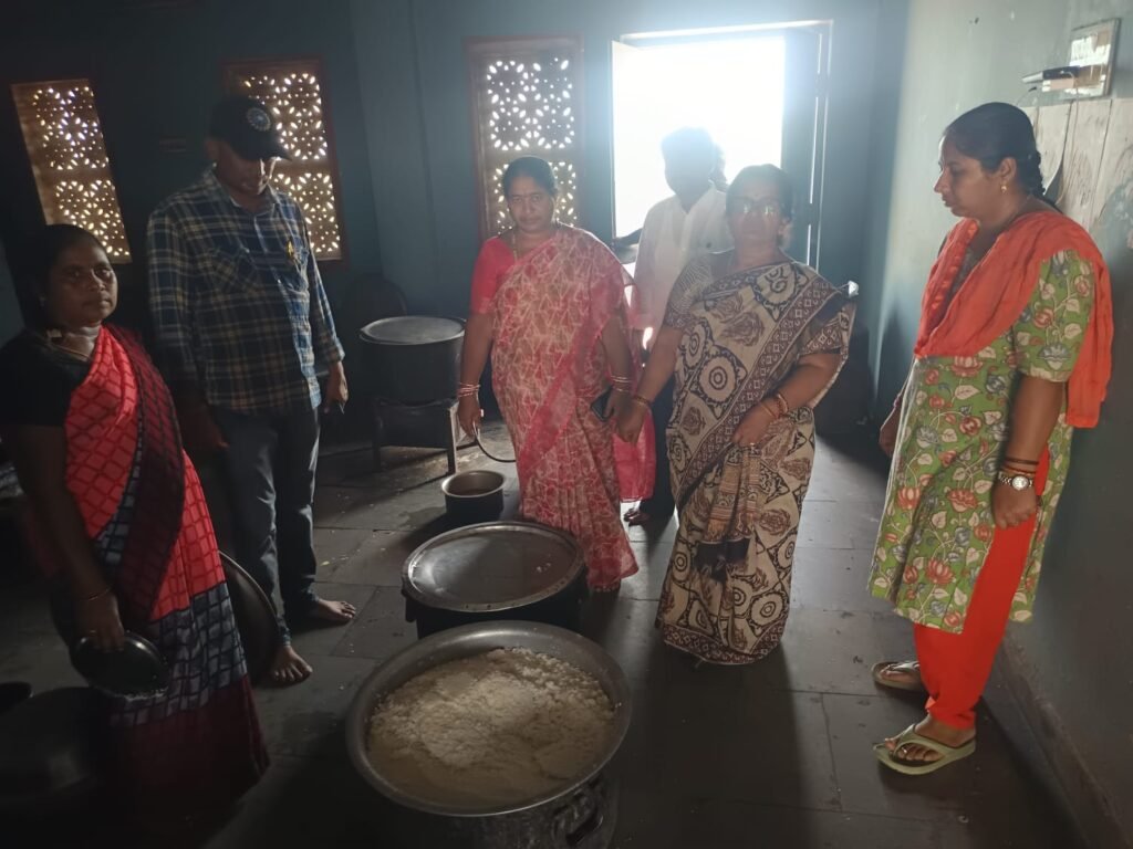 కస్తూర్బా పాఠశాలలో ఆకస్మిక తనిఖీ