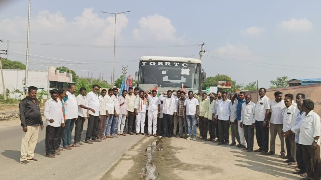 సిరిసిల్ల సభకు బెజ్జంకి మండల నుండి భారీగా తరలిన కాంగ్రెస్ శ్రేణులు