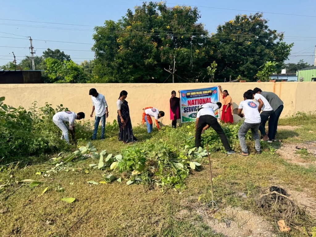 గూడూరులో ఎన్ఎస్ఎస్ ప్రత్యేక శిబిరం రెండవ రోజు  క్లీన్ అండ్ గ్రీన్