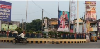 ఫ్లెక్సీల మాటున మహాత్ముడు