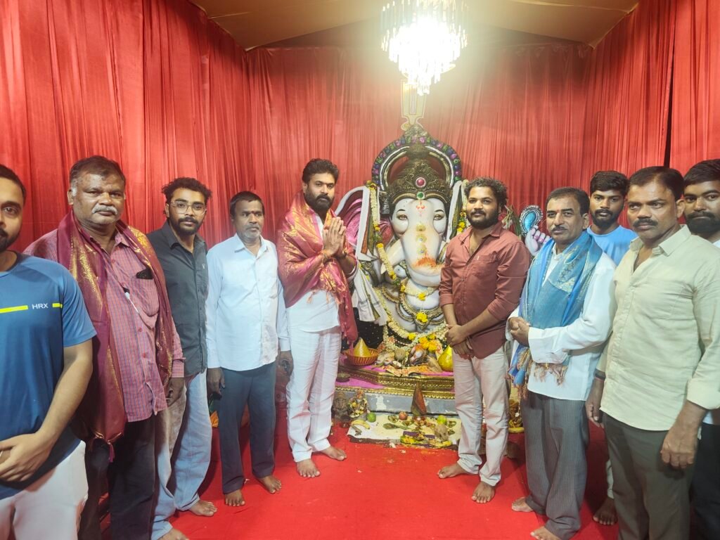 వినాయకుడి సన్నిధిలో శ్రీనివాస్ గౌడ్  లంబోదర యూత్ అసోసియేషన్ మండపంలో ఘనంగా ప్రత్యేక పూజలు