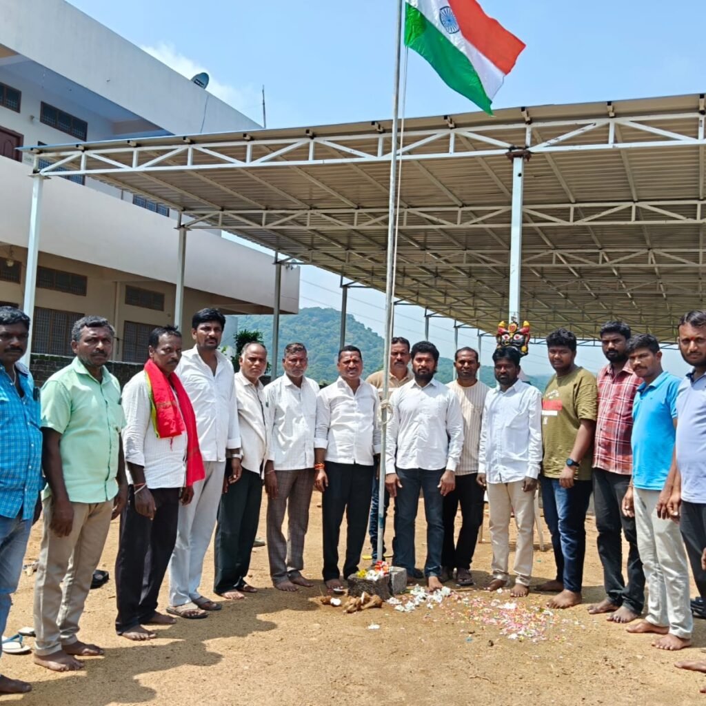 ఘనంగా ప్రజా పాలన దినోత్సవం, కాంగ్రెస్ పార్టీ ఆధ్వర్యంలో జెండా ఆవిష్కరణ