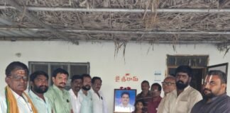 పురోహిత, బిఆర్ఎస్ నాయకుడు జగన్ కుటుంబానికి ఆర్థిక సాయం