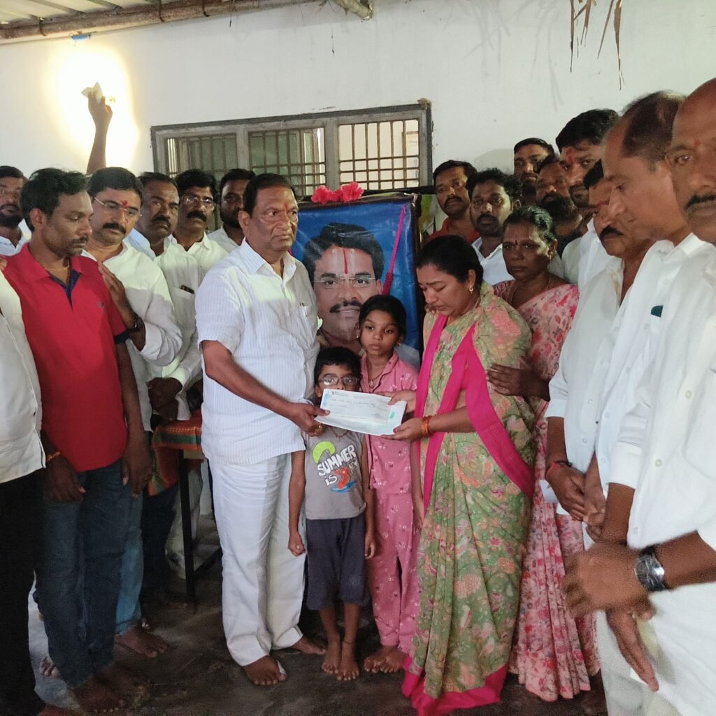 బిఆర్ఎస్ దివంగత నాయకుడు జగన్ కుటుంబానికి రూ.21.36 లక్షల సాయం