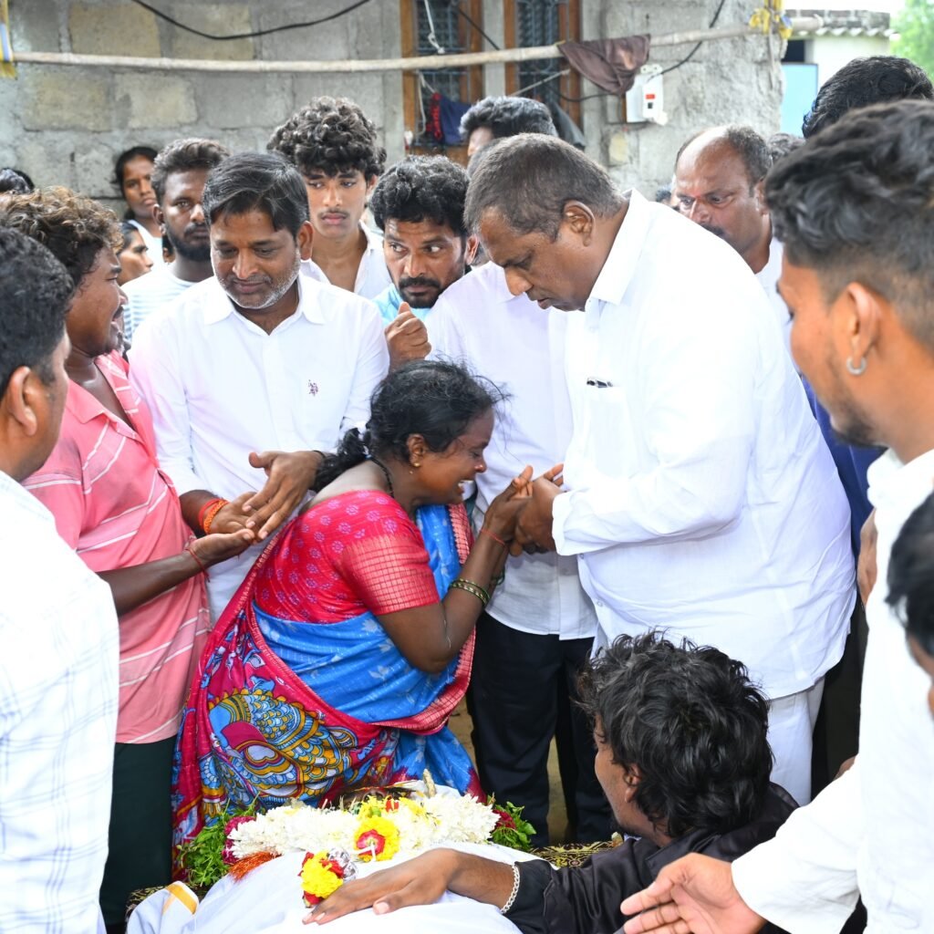 బాధిత కుటుంబానికి అండగా ఉంటాం: మంత్రి లక్ష్మణ్ కుమార్
