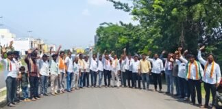 గూడూరు లో ప్రధాన ఎన్నికల కమిషనర్ జ్ఞానేష్ కుమార్ వైఖరికి నిరసనసెగలు కాంగ్రెస్ పార్టీ మండల అధ్యక్షుడు ధారావత్ బాలాజీ నాయక్ ఆధ్వర్యంలో