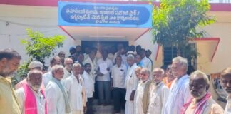 ఎత్తొండ పీఏసీఎస్ సంఘాన్ని తక్షణమే పునరుద్ధరించాలి.