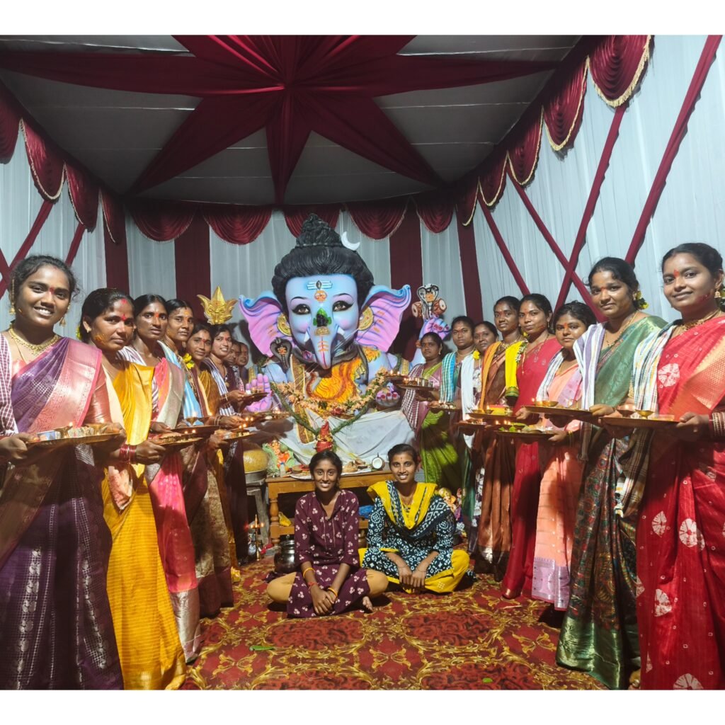 గుల్లకోటలో ఘనంగా మానవాడ ఫ్యామిలీ గణపతి కుంకుమ పూజ