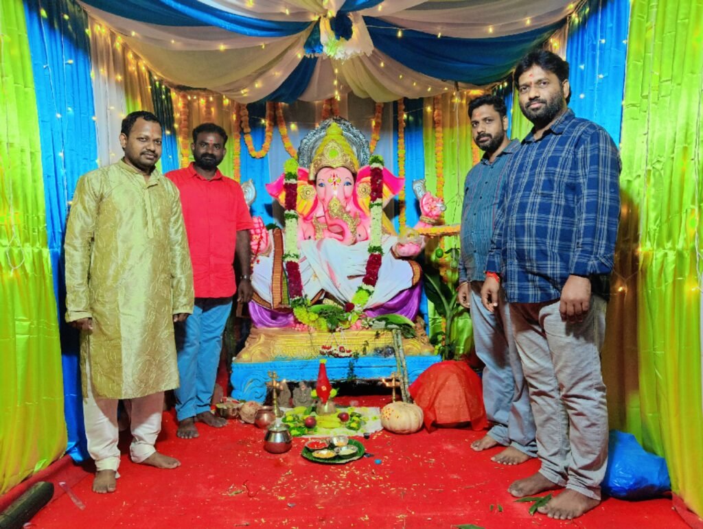 మిత్రులతో కలిసి ఘనంగా వినాయక చవితి వేడుకలు