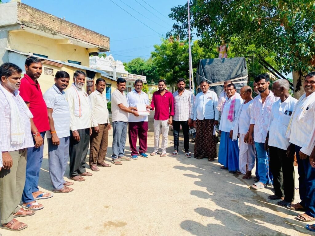 సీఎం రిలీఫ్ ఫండ్ చెక్కు అందజేసిన సర్పంచ్ అనిల్ కుమార్