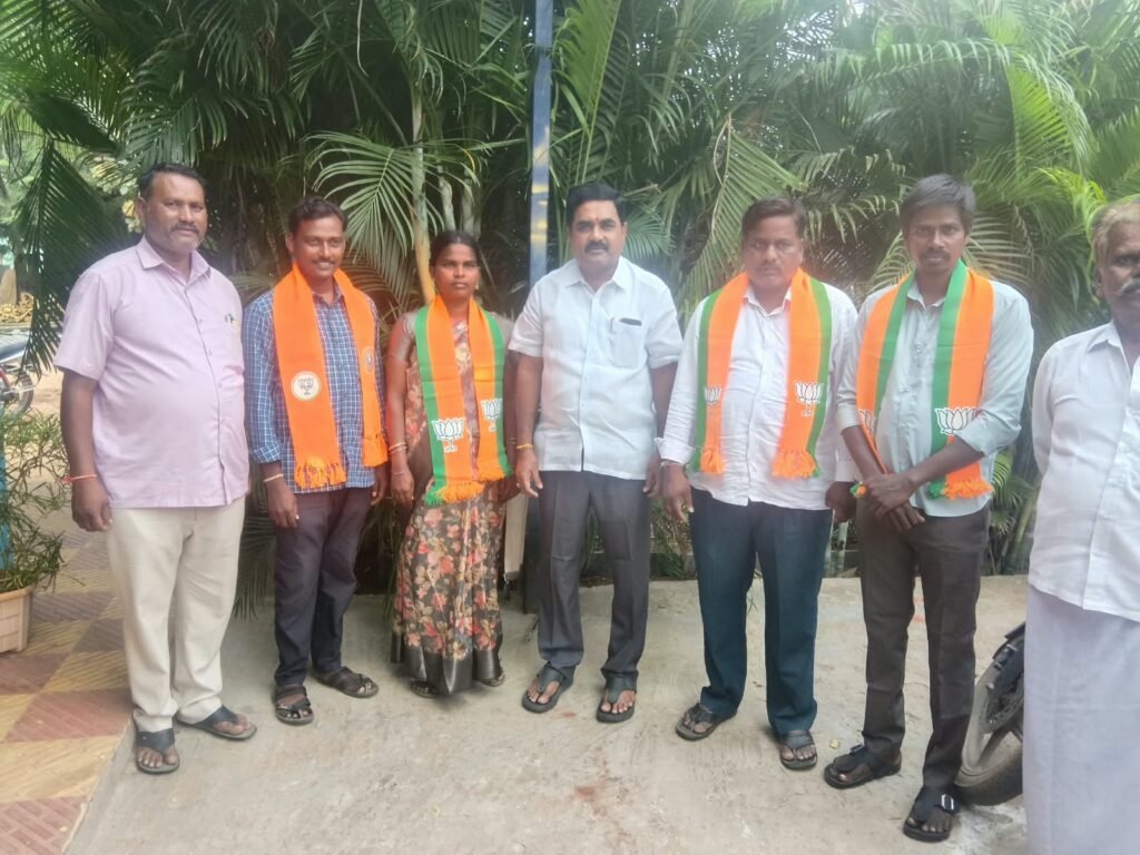 బీజేపీ స్కూల్ కమిటీ సభ్యులకు ఘన సన్మానం